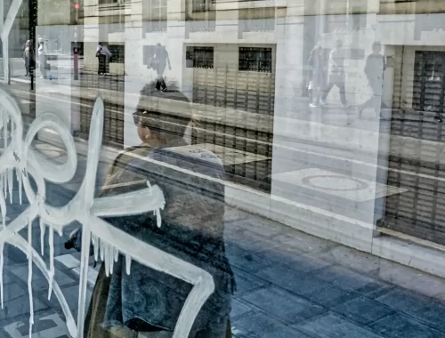 Une même scène, plusieurs plans de lecture : ce que nous découvrons dépend aussi de notre manière de regarder.